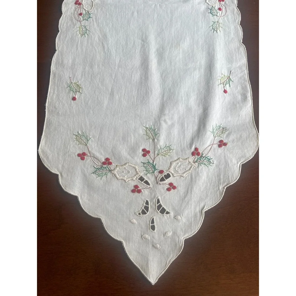 Vintage Christmas Table Runner Embroidered Cutwork Holly Berries 70x12.5